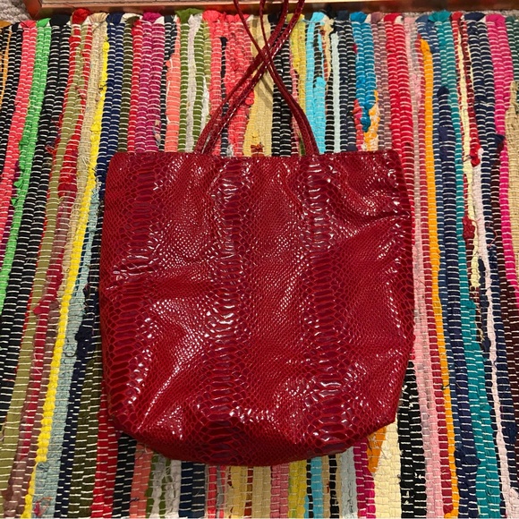 Red hello kitty faux snake skin tote bag - Picture 6 of 6